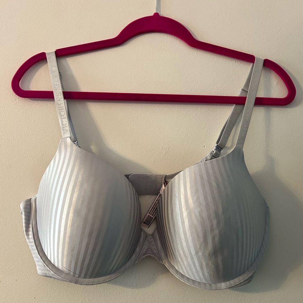 Victoria’s Secret bra 38DD
